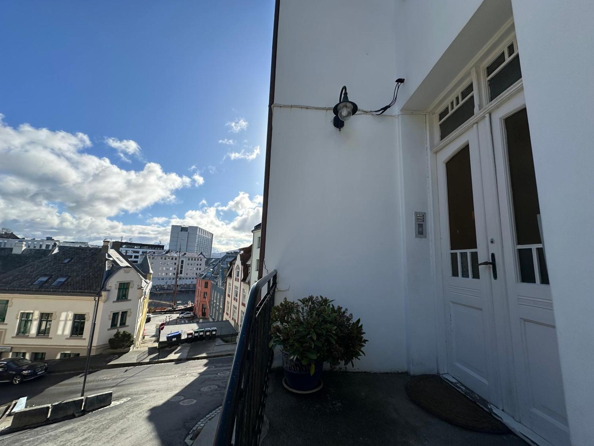 Stylish Big Jugend Art Nouveau Apartment With Balcony Heart Of Ålesund Exterior foto