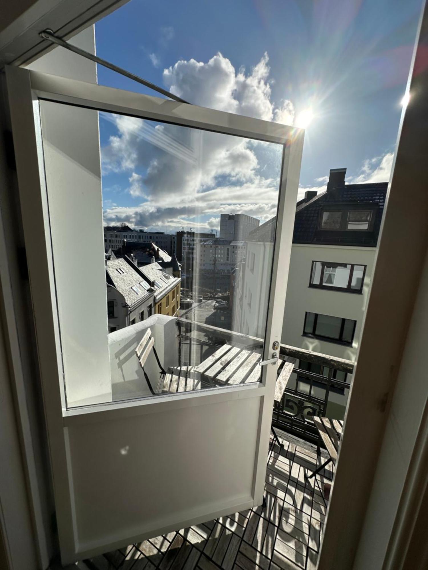 Stylish Big Jugend Art Nouveau Apartment With Balcony Heart Of Ålesund Exterior foto